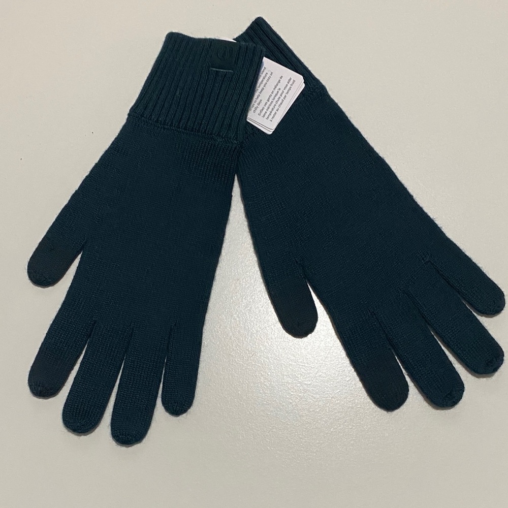 Lululemon - Warm Revelation Gloves - NWT